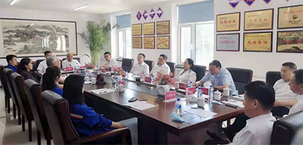 七臺(tái)河市人社局走進(jìn)海外民爆“送政策、送服務(wù)”